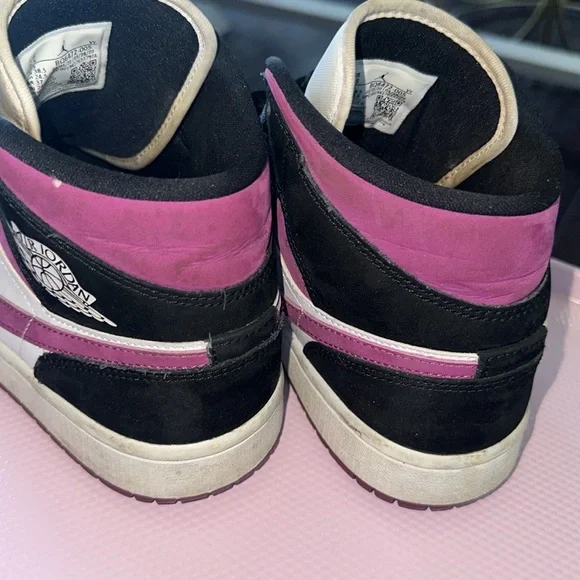 Wmns Nike Air Jordan 1 Mid Black/Cactus Flower-White Size 7.5 - Picture 6 of 8